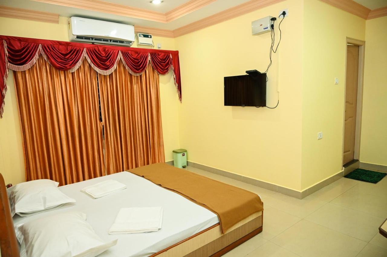 Hotel S S Residency Padubidri Esterno foto