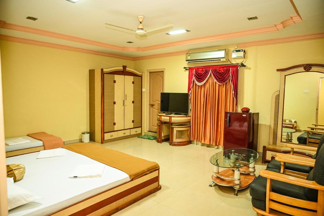 Hotel S S Residency Padubidri Esterno foto